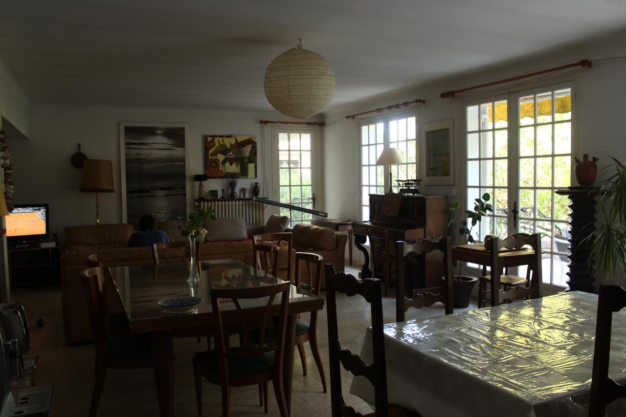 La Maison Blanche Bed and Breakfast Saint Aygulf Exteriör bild