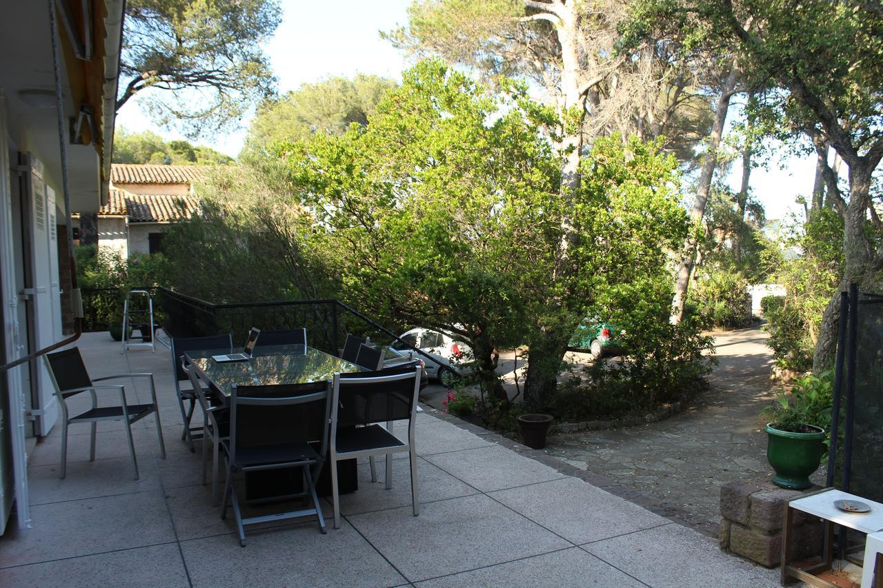 La Maison Blanche Bed and Breakfast Saint Aygulf Exteriör bild