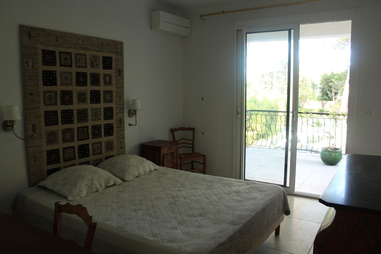 La Maison Blanche Bed and Breakfast Saint Aygulf Exteriör bild