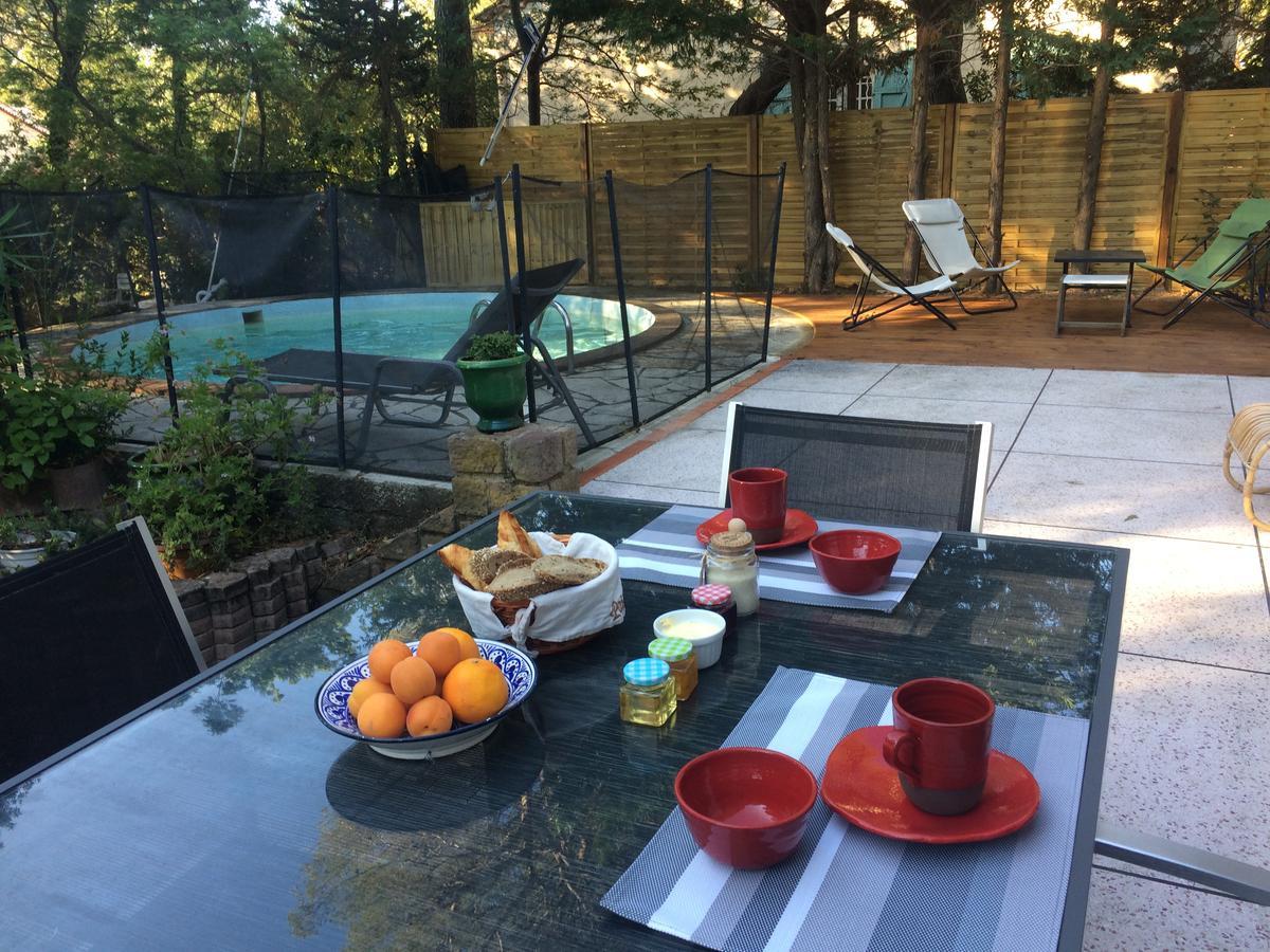 La Maison Blanche Bed and Breakfast Saint Aygulf Exteriör bild